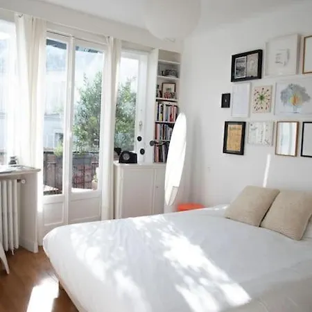 Triplex Lumineux Avec Balcon - 500m Champs Elysees Daire Paris