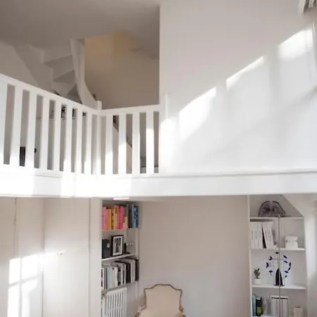 Triplex Lumineux Avec Balcon - 500m Champs Elysees Daire *