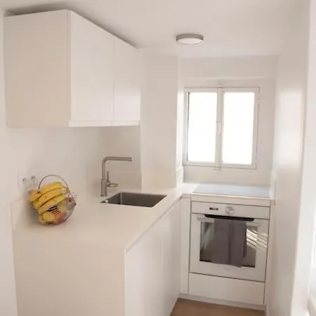 Triplex Lumineux Avec Balcon - 500m Champs Elysees Daire Paris